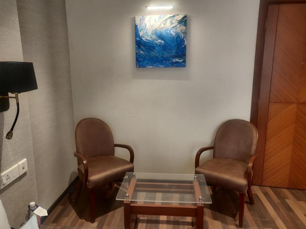 Adiva Residency Beacon, Grant Road, Mumbai Hotel Екстериор снимка